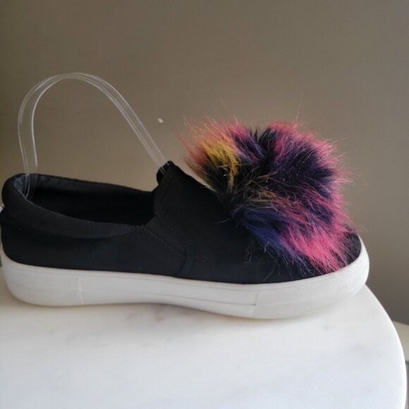 Steve Madden Great Women's Faux Fur Pom Slip On Sneaker Black - US 6M - Picture 2 of 8